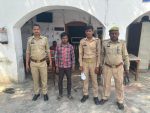 शाहजहांपुर:थाना अल्हागंज पुलिस द्वारा 01 नफर अभियुक्त को मय 01 अदद नाजायज देशी तमंचा 315 बोर व 01 अदद जिन्दा कारतूस 315 बोर के साथ किया गिरफ्तार।